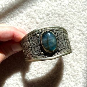 Cuff bracelet with gem